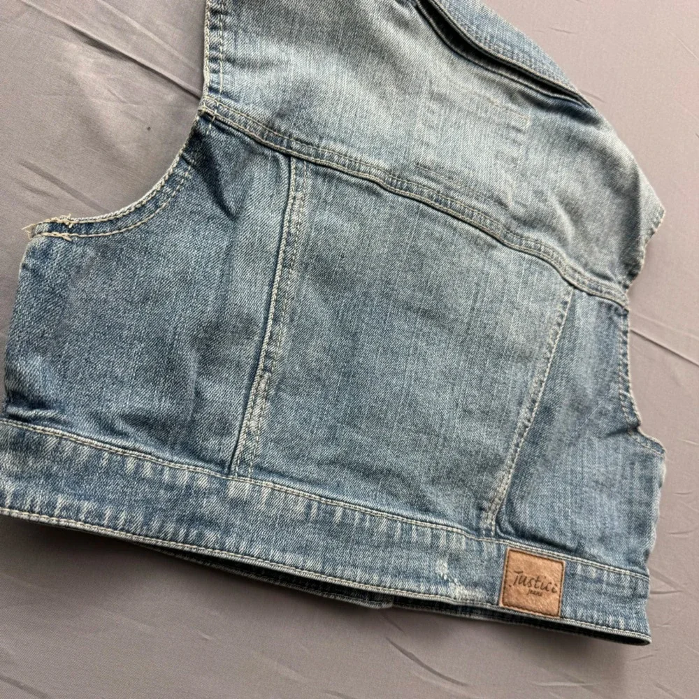 Justice Girls Medium Wash Distressed Cropped Denim Vest Size 12‎ Trucker Jacket
